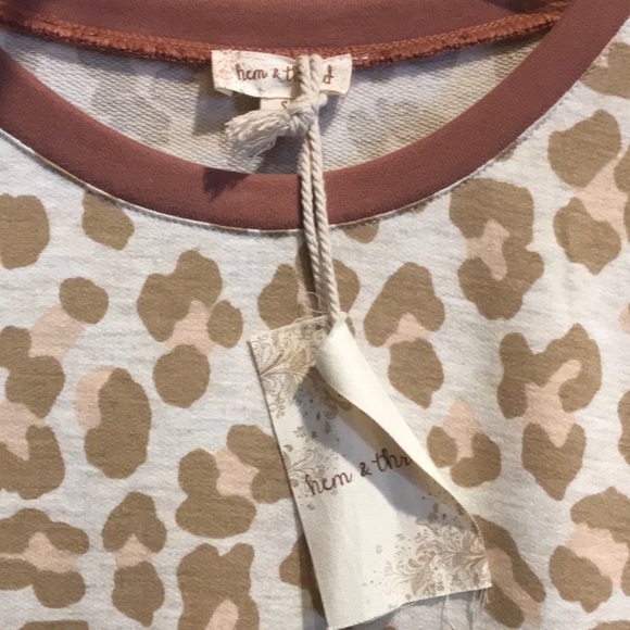 New hem & thread sweatshirt - Picture 2 of 4